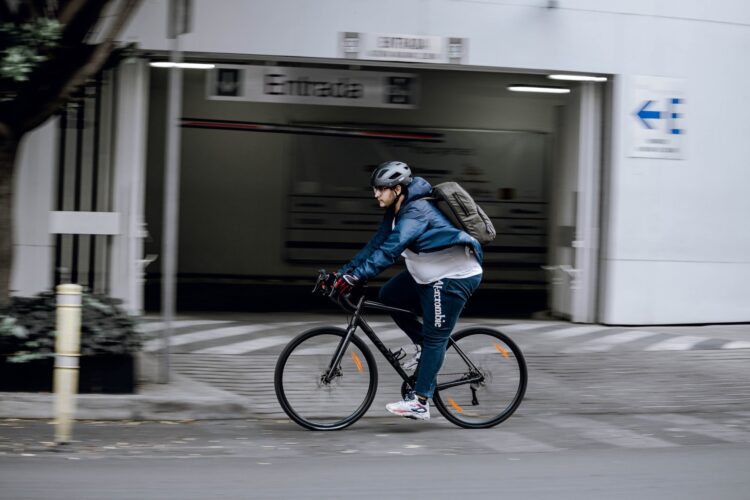 Benefits of Wearing a Cycling Jacket For Winter Cycling